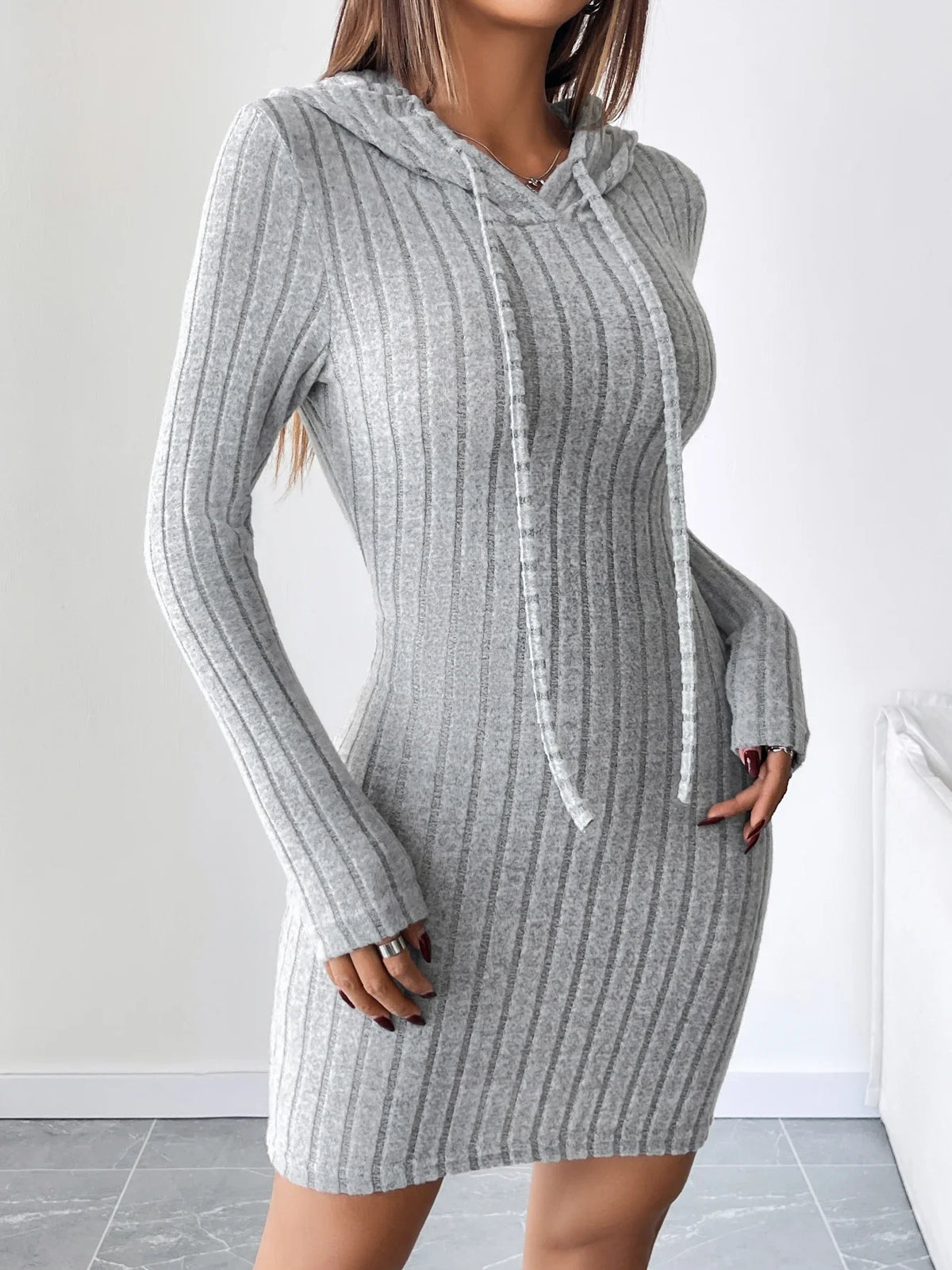 Vestido moderno de punto acanalado con capucha y cordón ajustable - Estilo casual y cómodole for Women
