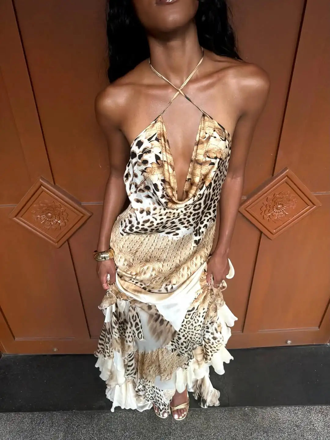 Vestido largo maxi para mujer con estampado de leopardo, escote halter pronunciado, falda escalonada con volantes y falda sirena. Elegante vestido de fiesta, cóctel o para uso diario.