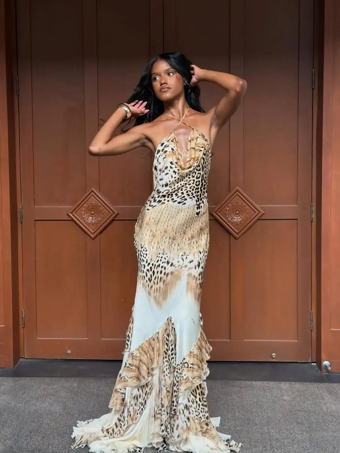 Vestido largo maxi para mujer con estampado de leopardo, escote halter pronunciado, falda escalonada con volantes y falda sirena. Elegante vestido de fiesta, cóctel o para uso diario.